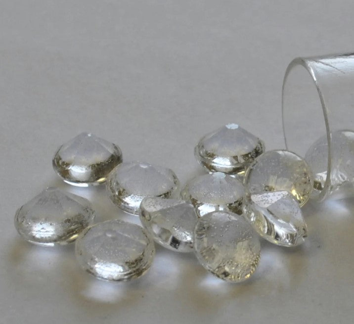 CRYSTAL CLEAR EDIBLE SUGAR DIAMONDS